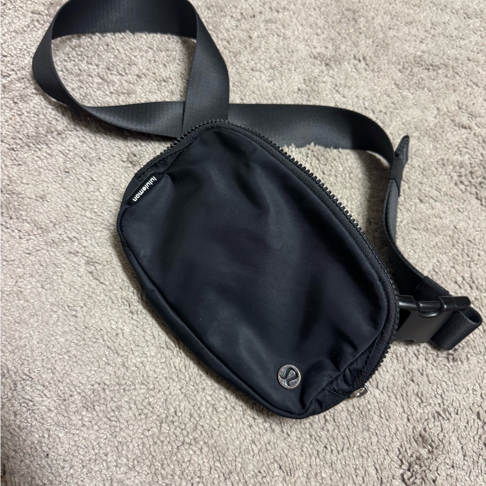 ❗️SOLD ❗️lululemon Black Belt Bag